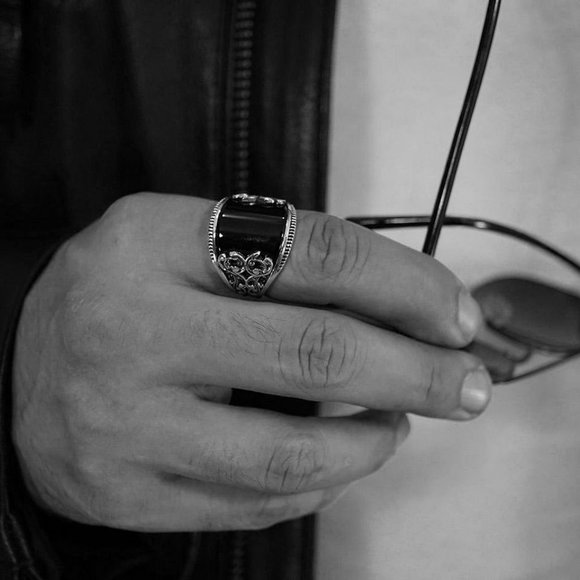 Men's Retro Curved Black Onyx Silver Ring - Picture 8 of 10
